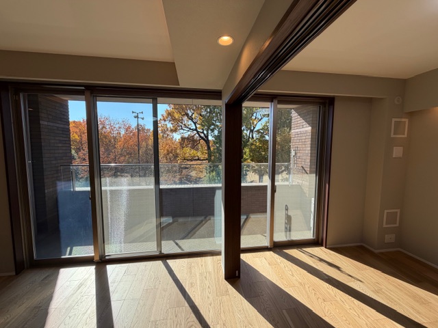 撮影したのは11月なので、紅葉し始めております。