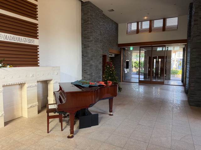 共用部にピアノが設置されていて高級感が感じられますね。