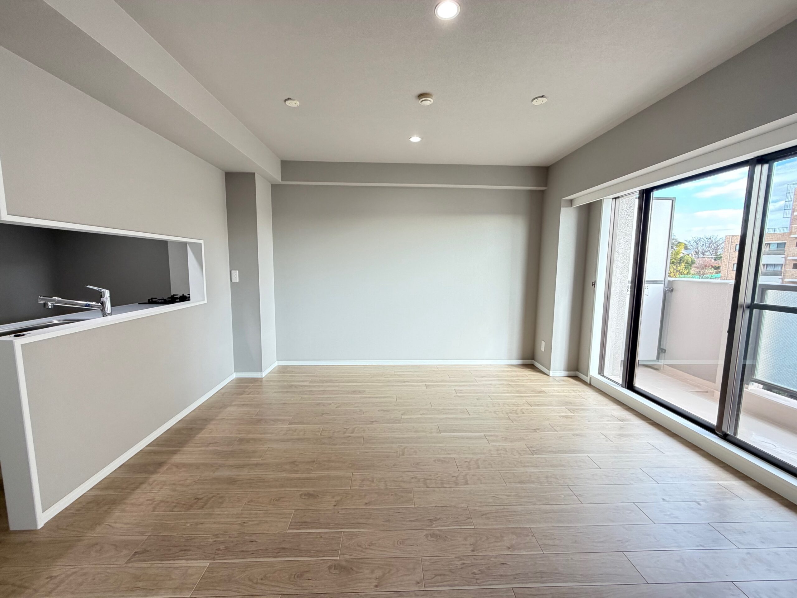 リビングは日差しが入り、明るいです。